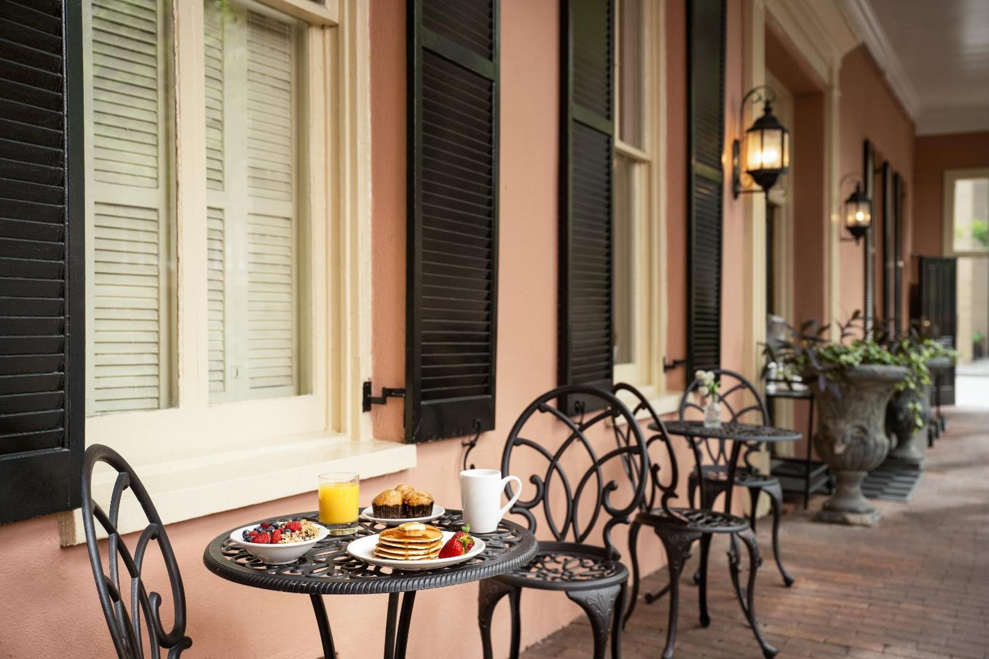 Meeting Street Inn Charleston Room photo